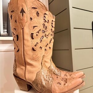 Corral Vintage Tan Leather Cowboy Boots